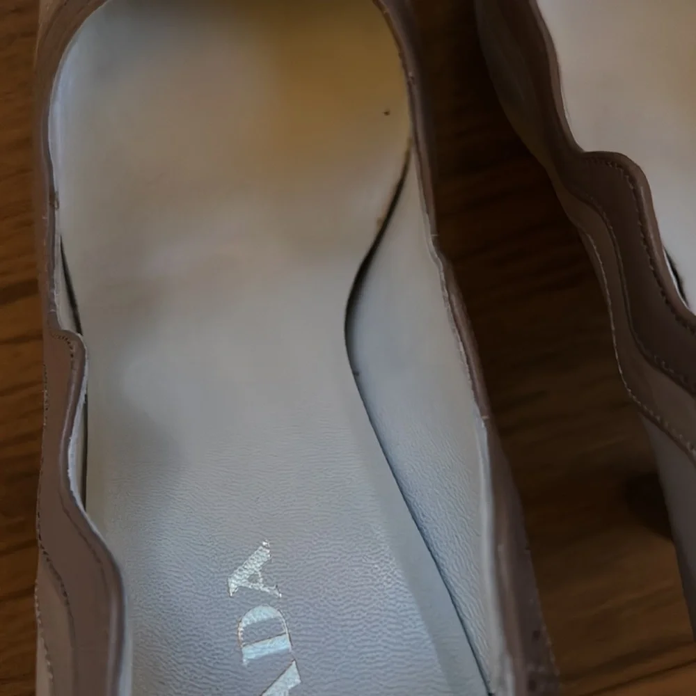 Prada Tan Scalloped Heels 37 1/2 - Picture 8 of 9